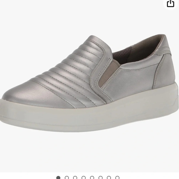 ECCO women's leather soft 9 ii slip on sneaker Size 38 silver excellent cond - Picture 1 of 13